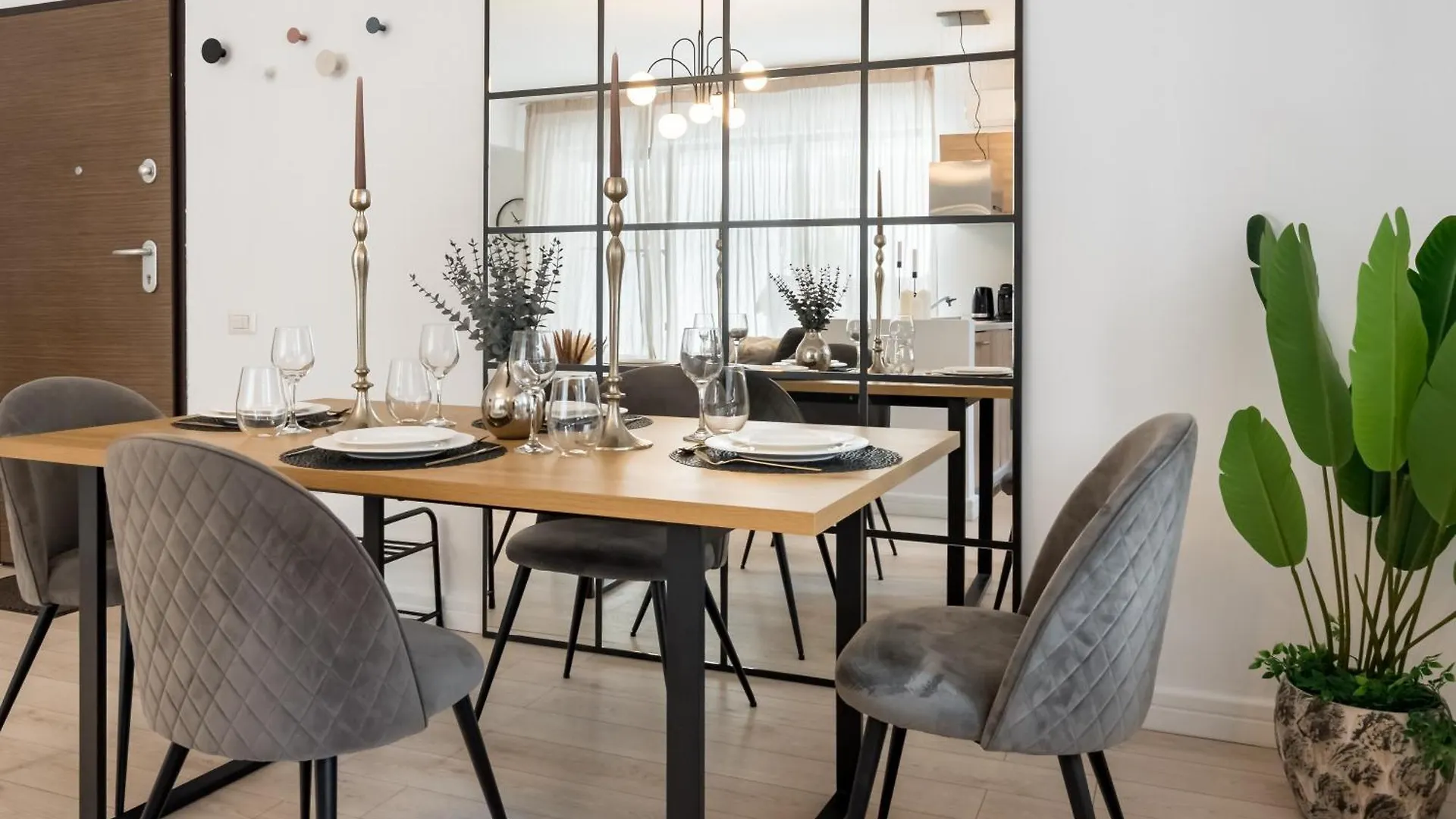 Aparthotel Uphome Suites Bucharest