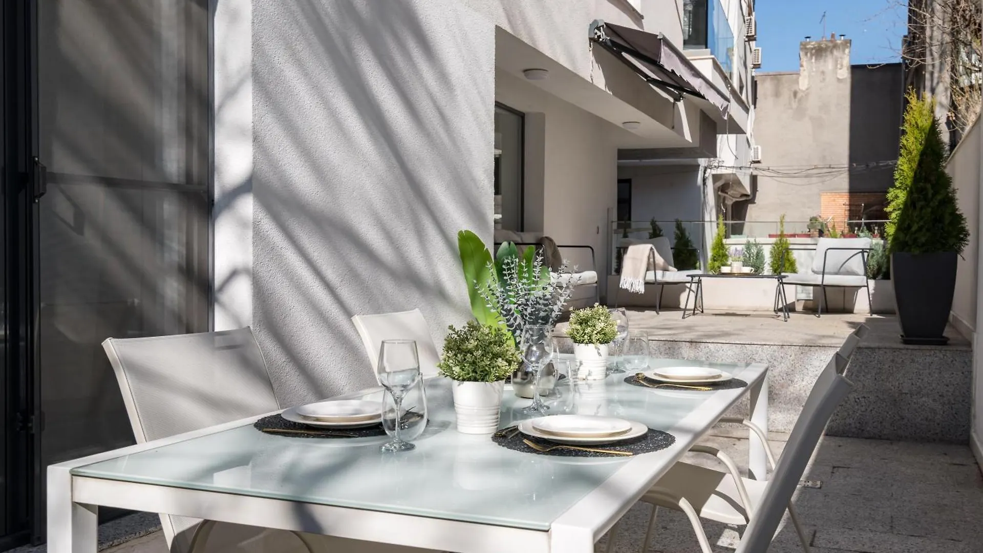 Uphome Suites Bucharest 0*,  Romania