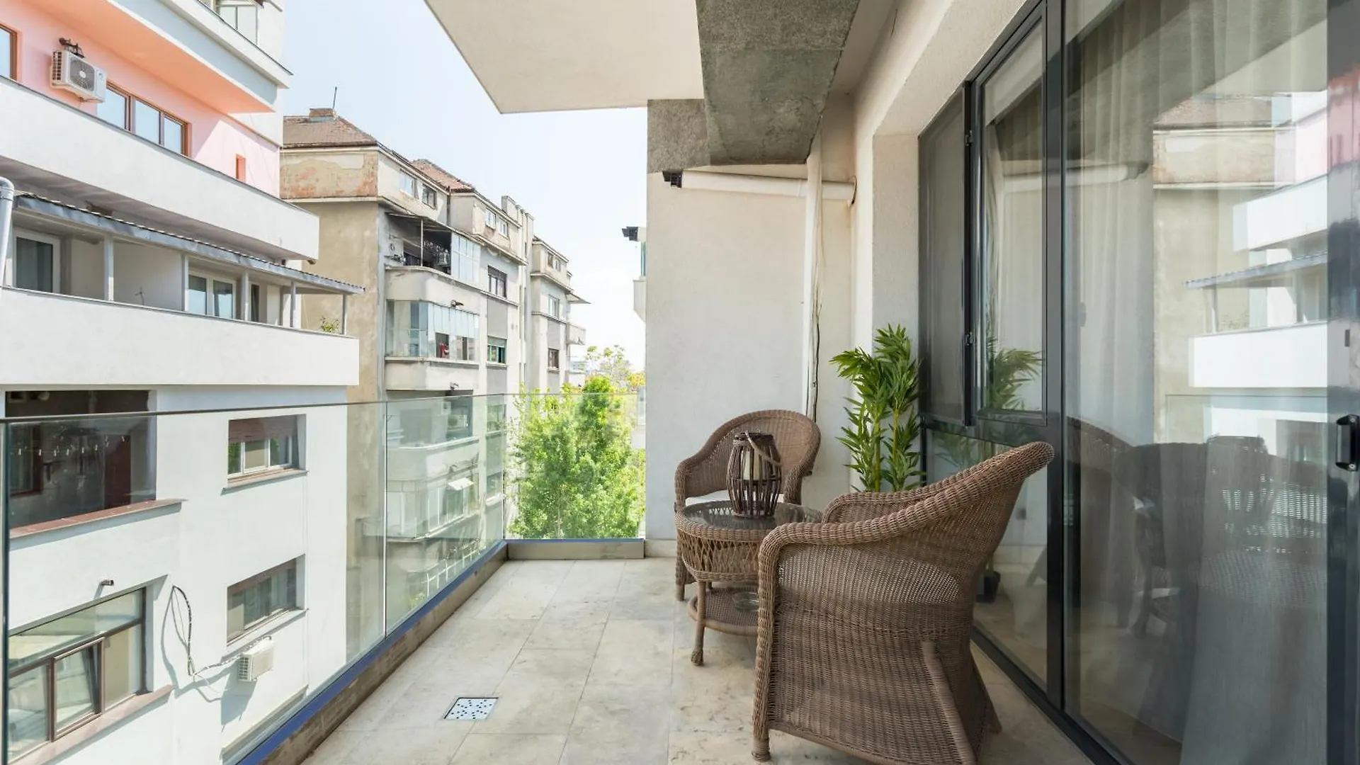 Uphome Suites Bucharest 0*,