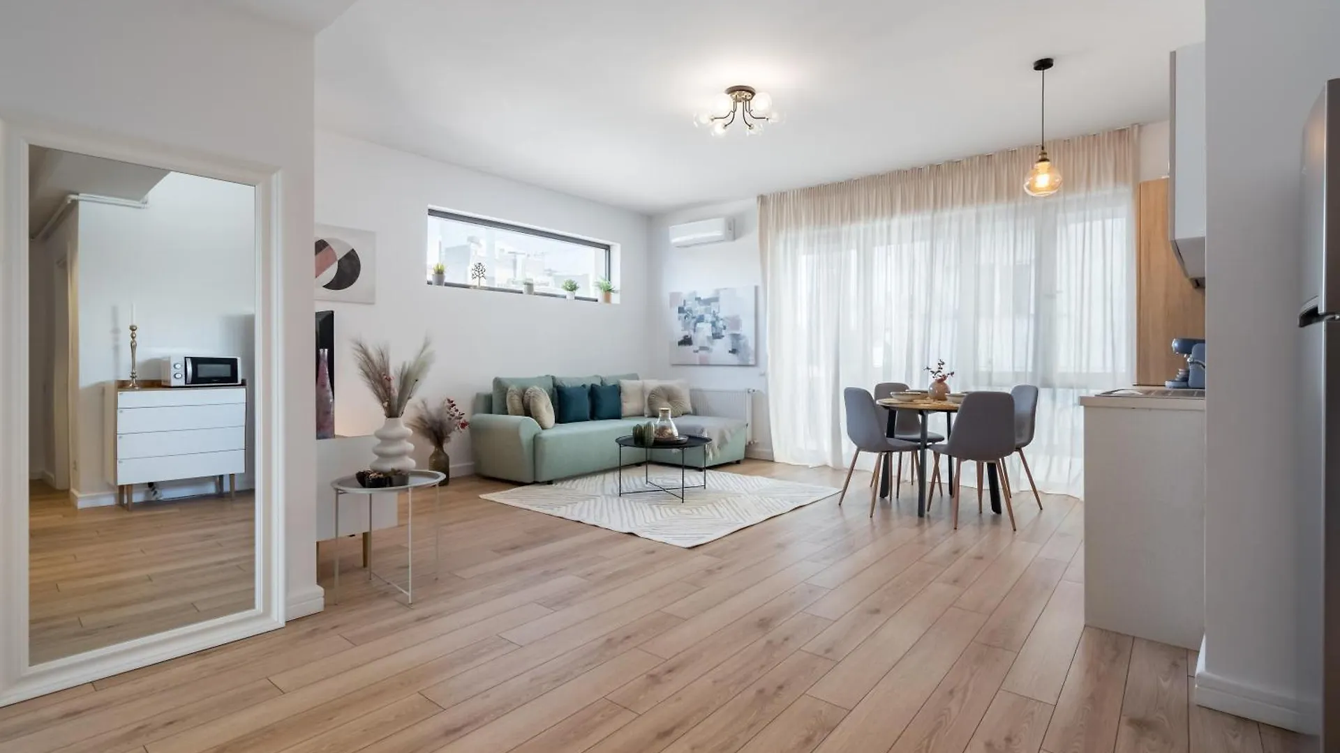 Uphome Suites Bucharest 0*,