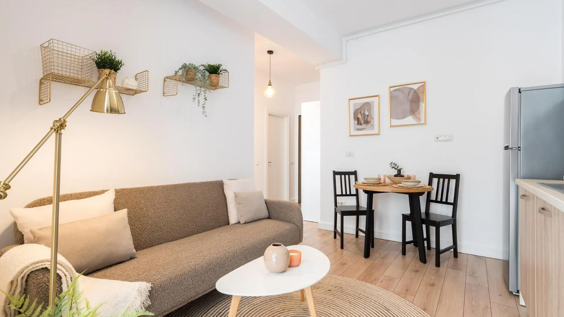 Uphome Suites Bukarest 0*,