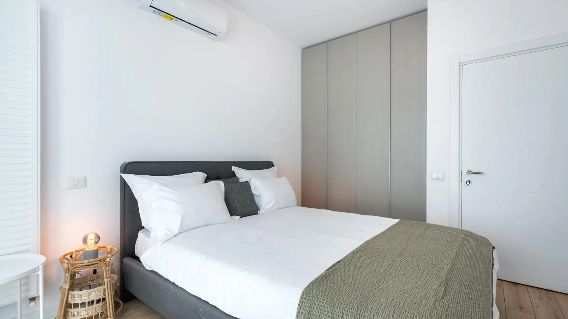 Uphome Suites Bucharest 0*,