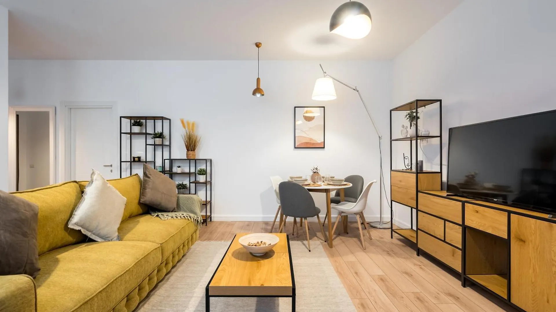 Uphome Suites Bucharest 0*,