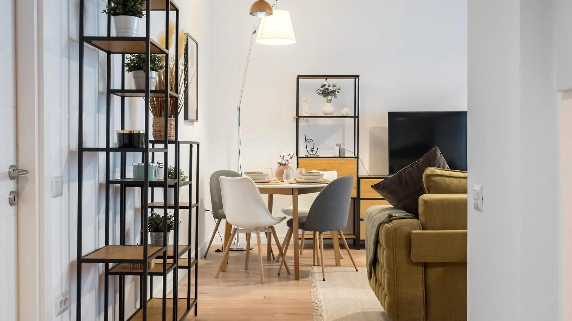 Uphome Suites Bucharest Aparthotel