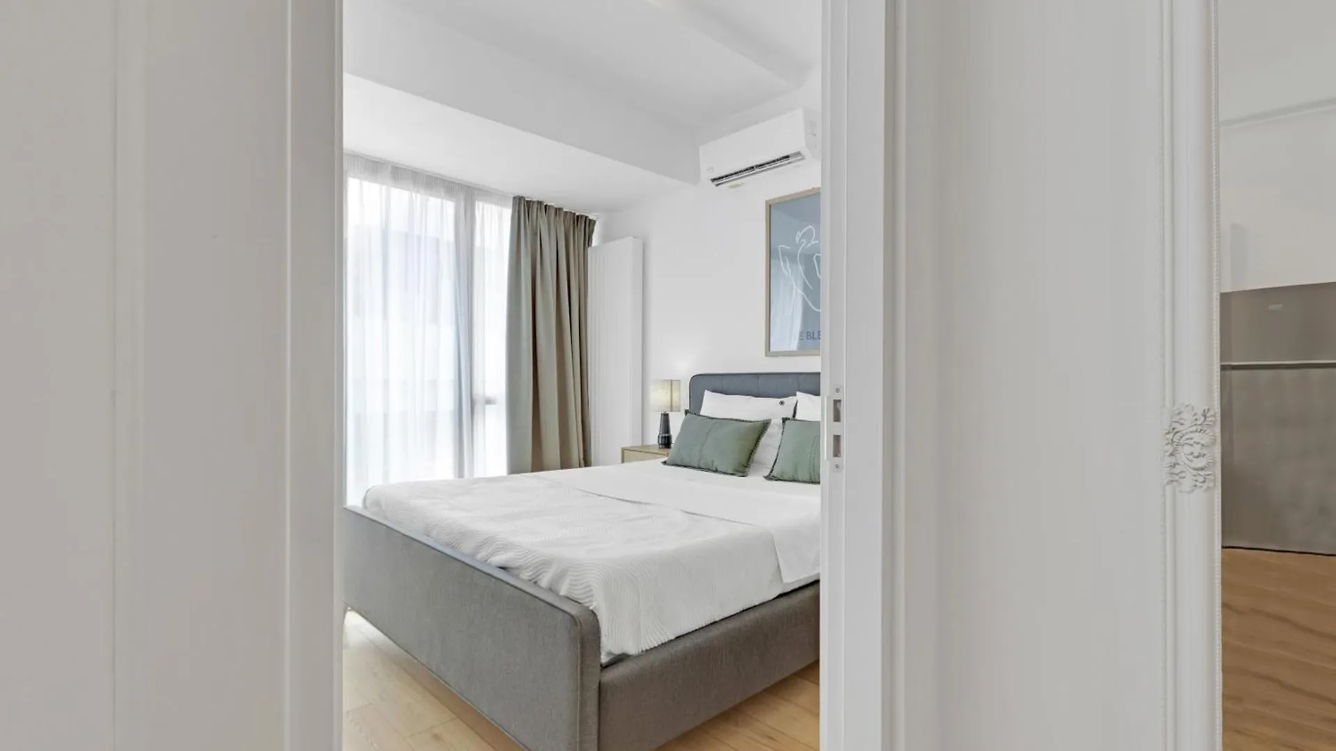 Uphome Suites Bukarest 0*,