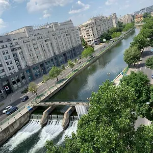 Old Town River View 123 Бухарест
