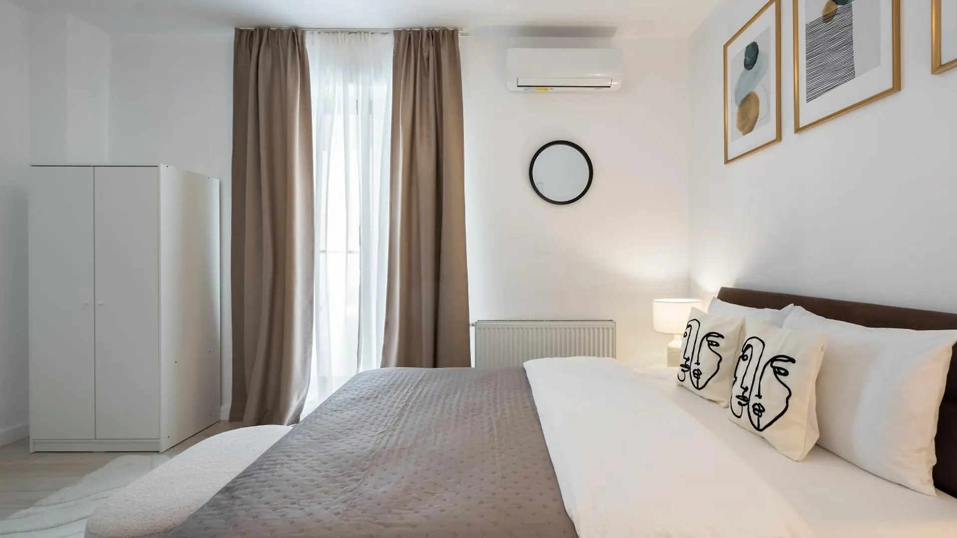 Uphome Suites Бухарест Апарт-отель