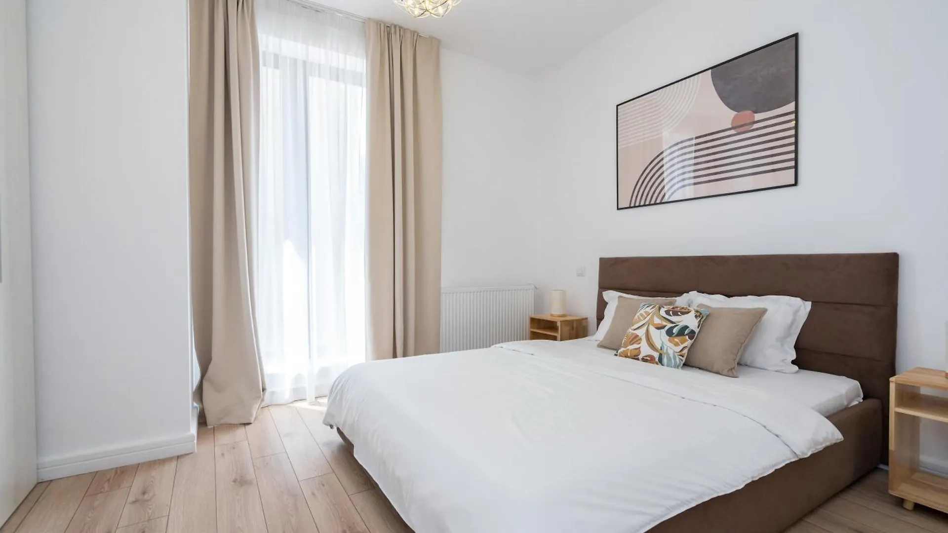 Uphome Suites Бухарест 0*,