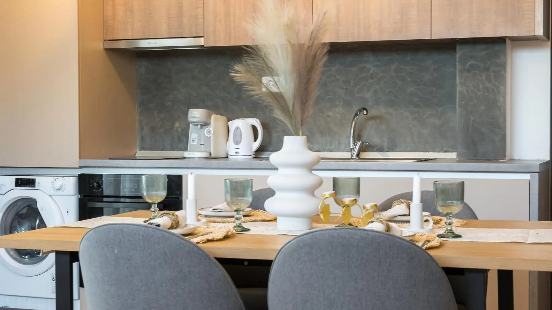 Uphome Suites Bukarest 0*,
