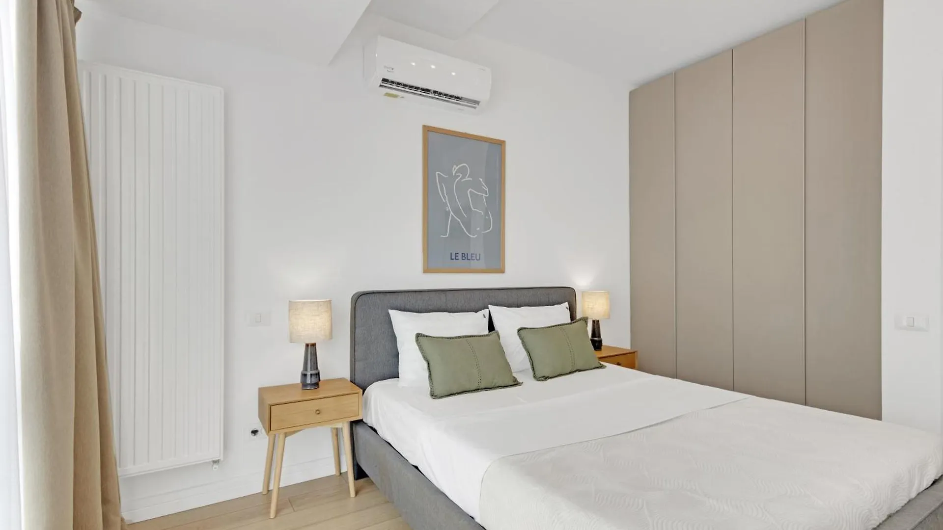 Uphome Suites Бухарест Апарт-отель