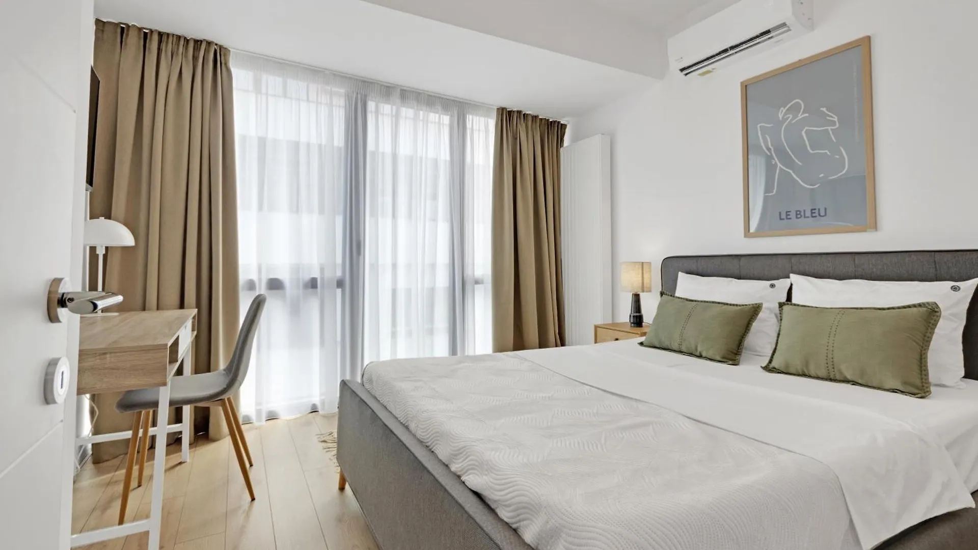 Апарт-отель Uphome Suites Бухарест