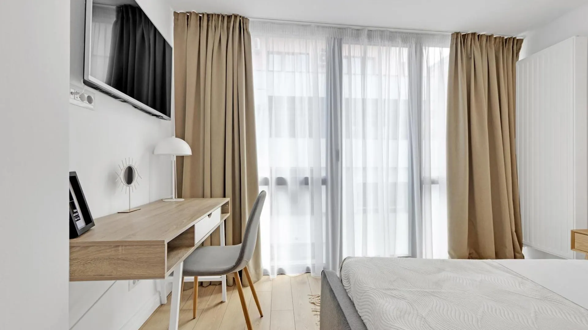 Апарт-отель Uphome Suites Бухарест